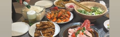 入乡随俗！归化国脚塞尔吉尼奥和家人一起包饺子，妻子晒年夜饭