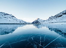 队长风范，曼联落后时B费利用肖疗伤时间来回指导大部分队友